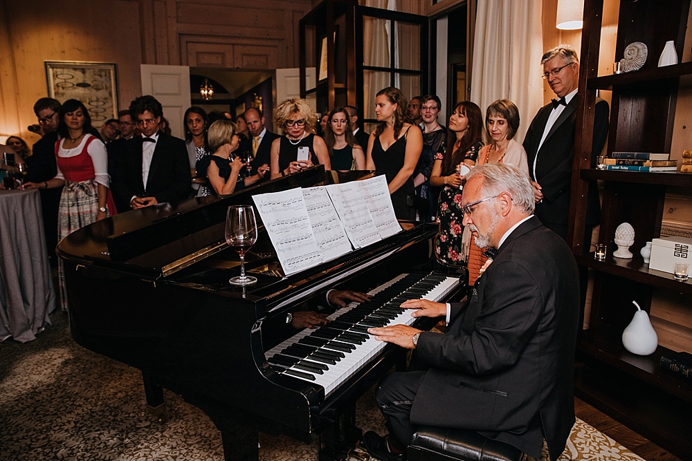 Grooms father plays piano for bride and groom at the fairmont san francisco wedding by amy thompson photography